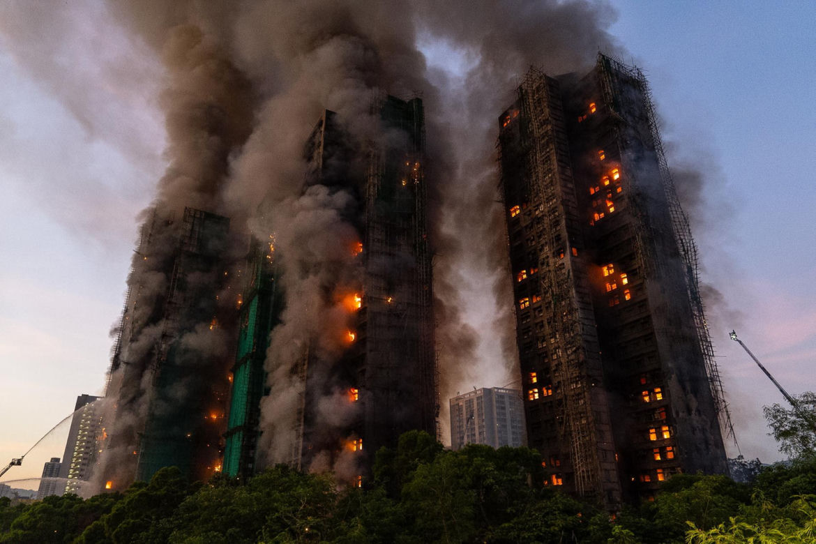 Hongkong/ Co najmniej cztery osoby zginęły w pożarze remontowanych wysokościowców
