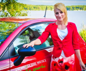 Karolina Naja i jej nowy Fiat 500