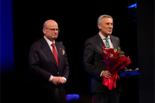 Nagroda Kopernika Ekonomisty w rękach laureata. Został nim profesor Marian Gorynia 