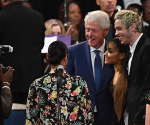 Ariana Grande i Pete Davidson z Billem Clintonem