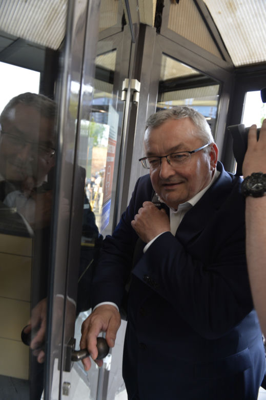 Ujawniamy kulisy posiedzenia klubu PiS w siedzibie partii