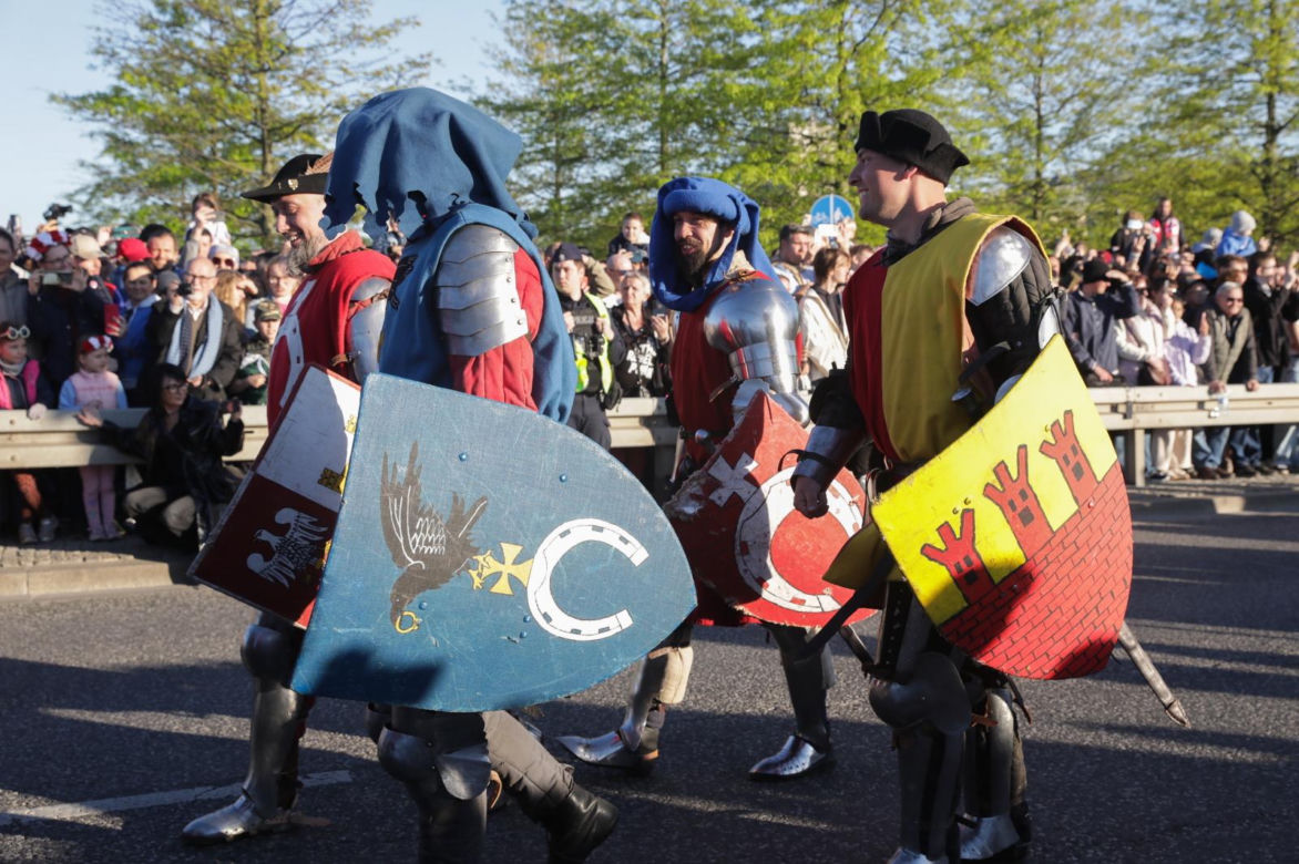 Parada historyczna w Warszawie. 27 kwietnia 2025