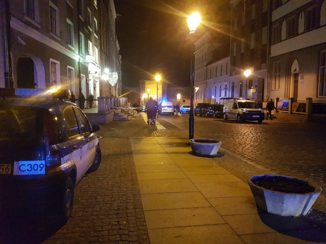 Kolejny alarm bombowy w Toruniu - ewakuowany hotel na starówce!
