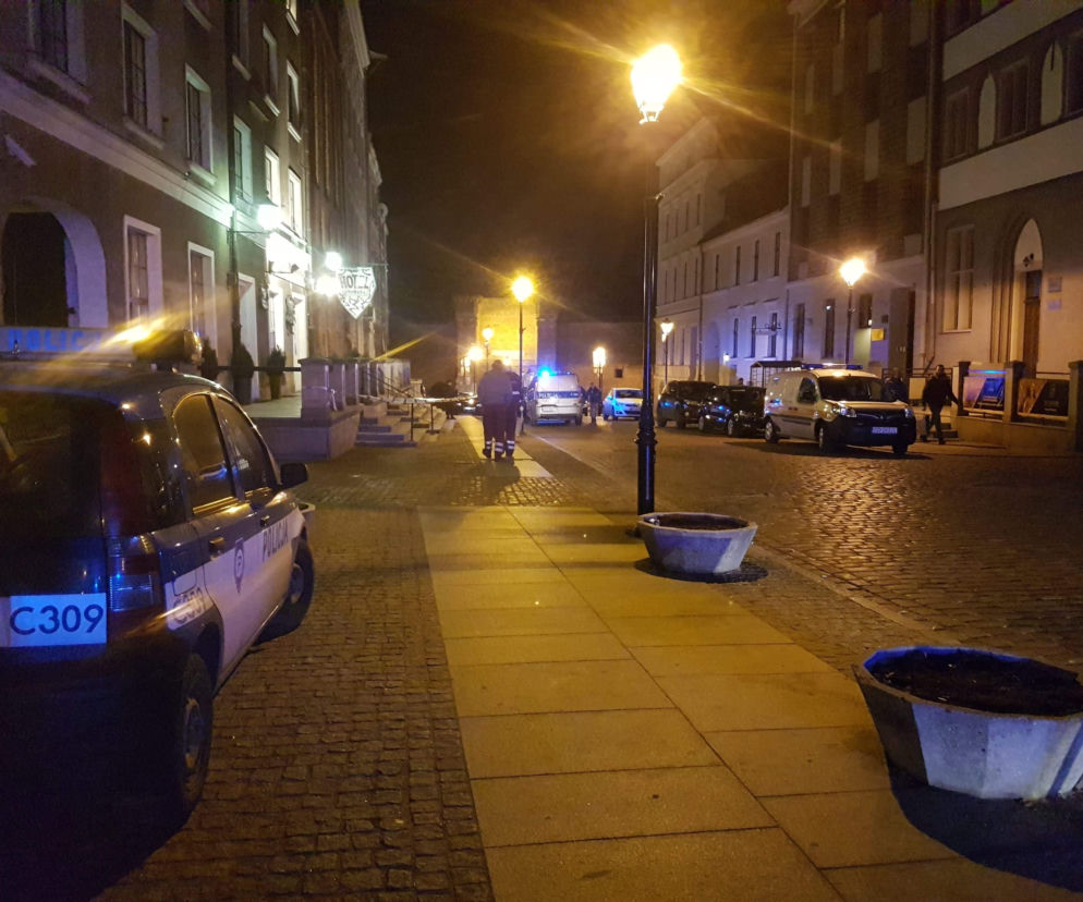 Kolejny alarm bombowy w Toruniu - ewakuowany hotel na starówce!