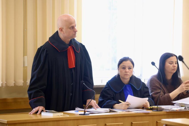 Właściciel schroniska „Happy Dog” szokuje. Chciał usunięcia sędziego ze sprawy!