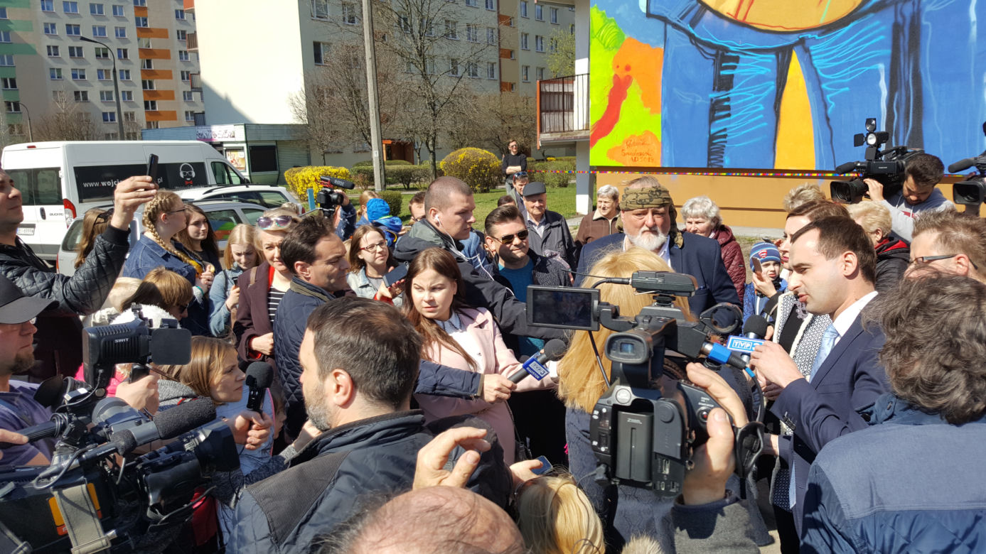 Mural Zenka Martyniuka wreszcie gotowy i oficjalnie otwarty. Król disco polo: "Jestem szczęśliwy" [ZDJĘCIA, WIDEO]