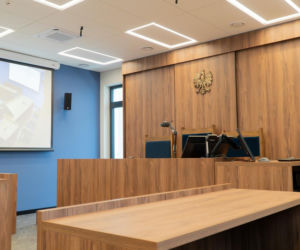 Sala sądowa w Wyższej Szkole Biznesu