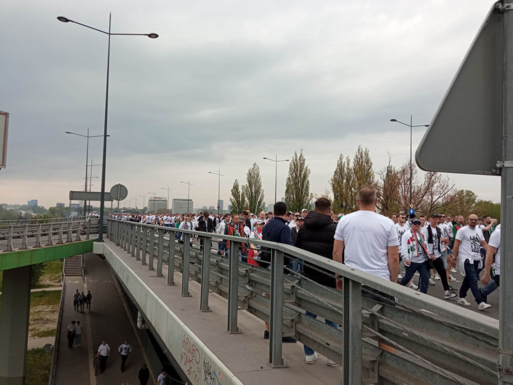 Przemarsz kibiców Legii Warszawa na PGE Narodowy