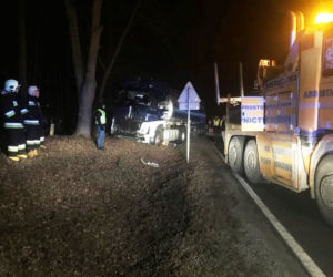 KOSZMARNE zderzenie audi z ciężarówką w Kopkach! 17-latka zginęła na miejscu 