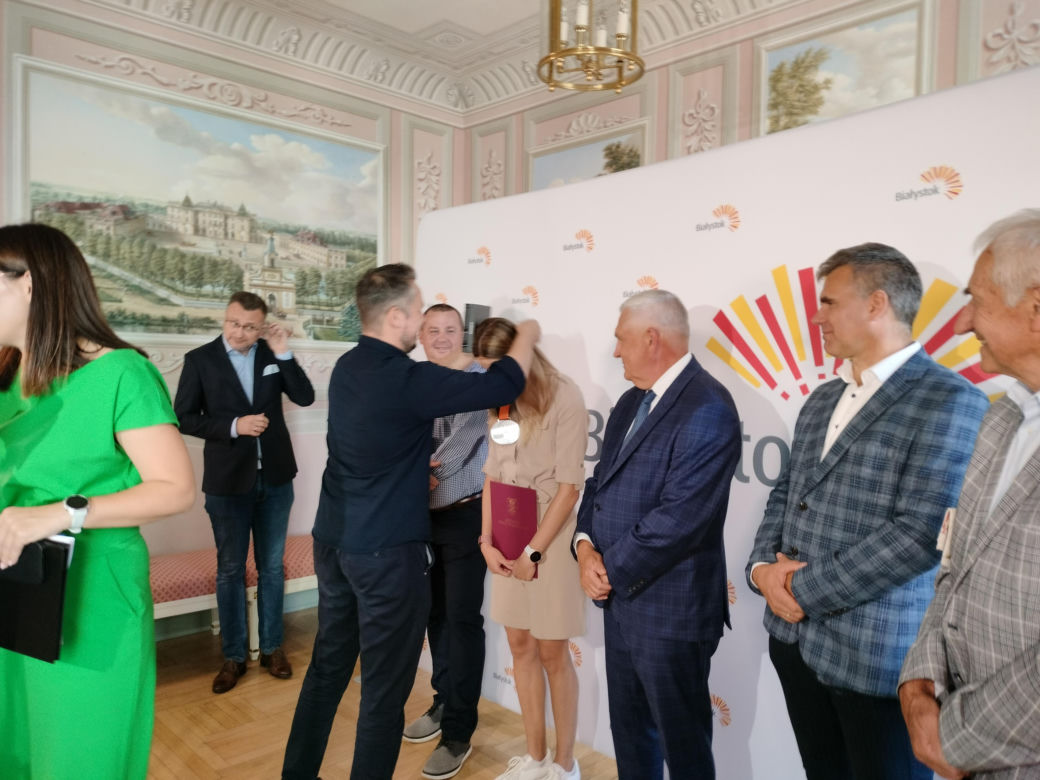 Natalia Kaczmarek otrzymała podziękowanie od Prezydenta Miasta Białegostoku