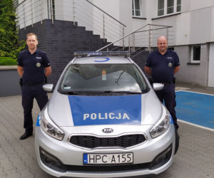 Pożar na polu w Zamartem. Dzielnicowi ewakuowali uczestników festynu