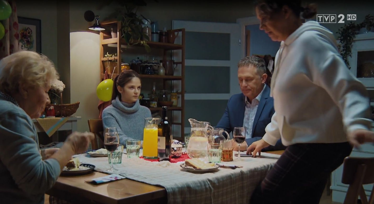 M jak miłość, odc. 1509: Lilka (Monika Mielnicka), Mateusz (Krystian Domagała), Marysia (Małgorzata Pieńkowska), Artur (Robert Moskwa), Barbara (Teresa Lipowska)