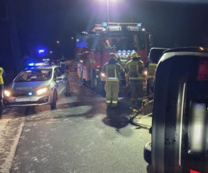 Ponad 2,5 promila za kierownicą. Audi zakończyło jazdę na dachu