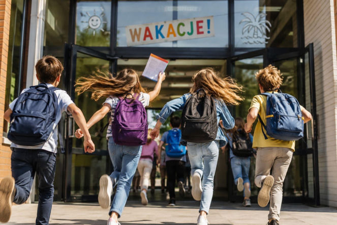 Zakończenie roku szkolnego przesunięte. Jak to wpłynie na wakacje?