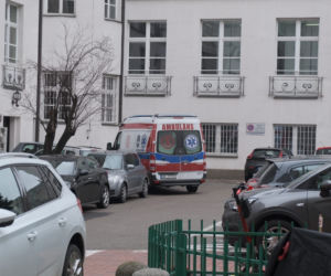 Karetka na terenie Kancelarii Sejmu