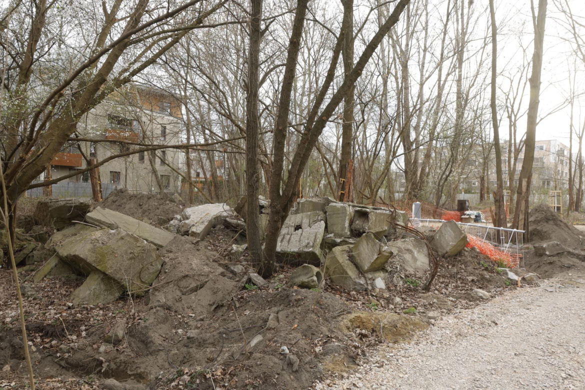 W Warszawie powstaje drugie "lapidarium". Miasto nie usunie betonowych odpadów. "To artefakty"