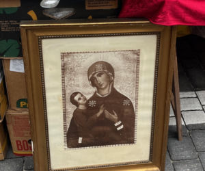 Lubelska Giełda Staroci w świątecznym klimacie. Tłumy szukały prezentów na Mikołajki