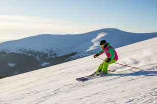 Michał Wójcik szalał na nartach w Wiśle. Dlaczego jego strój przyciągał wzrok?