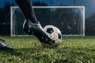 Piast pokonuje Wisłę Kraków w Ekstraklasie. Decydujący cios w samej końcówce