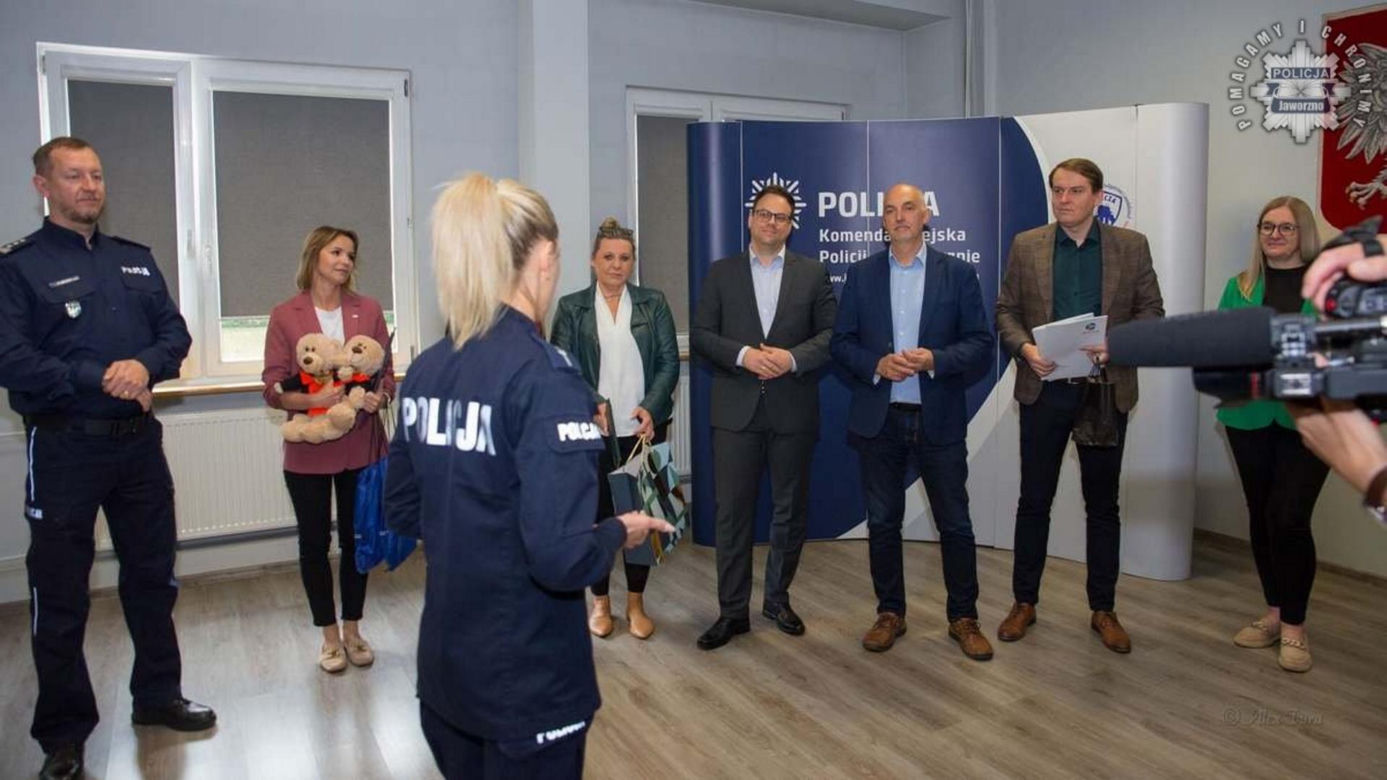 Kierowca wlókł 78-latkę za autobusem. Tylko dwie dziewczynki zareagowały. Maja i Amelia to bohaterki