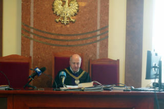 Pędził karetką, by ratować kobietę. Na przejściu potrącił 10-latka. Jest wyrok