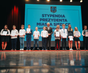 Najzdolniejsi uczniowie odebrali stypendia Prezydenta Miasta Siedlce