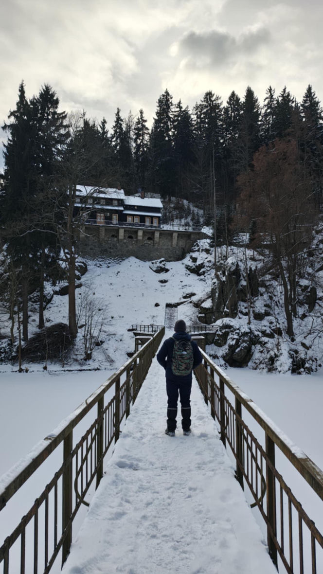 Perła Zachodu zimą zachwyca. Ten kultowy szlak prowadzi do schroniska nad przepaścią
