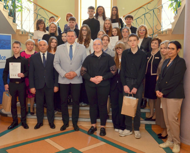 „Plastyczne Oscary” i mosty między pokoleniami. Wielki finał konkursów w ramach kampanii „Widzę – rozmawiam – reaguję” w Siedlcach