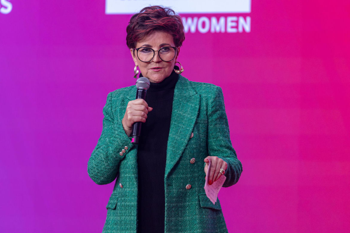 Jolanta Kwaśniewska wystrojona w małą czarną. Co za nogi!
