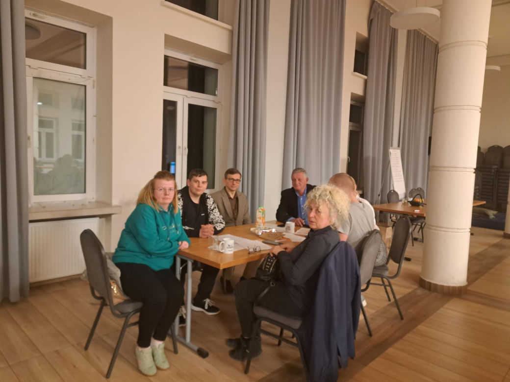Szkoła Podstawowa nr 12 Starachowice: Czy grozi jej zamknięcie? Strajk radnego i niepokój rodziców 