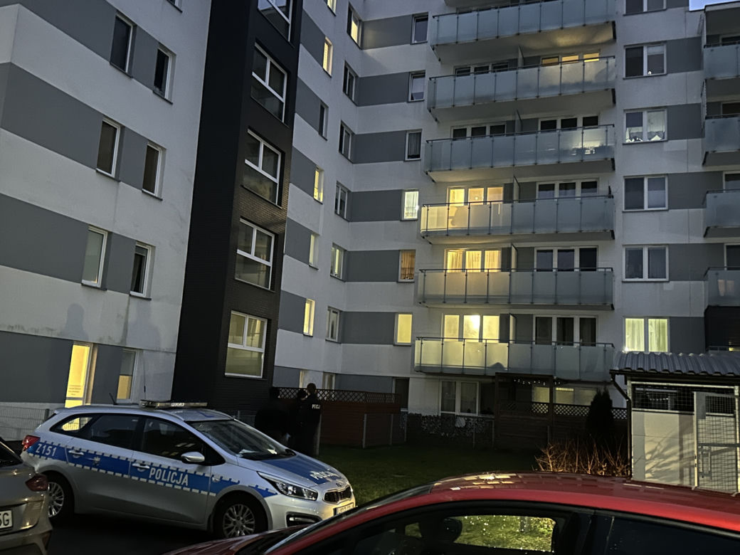 Wypadł z okna, nie żyje. Zagadkowa śmierć na Białołęce