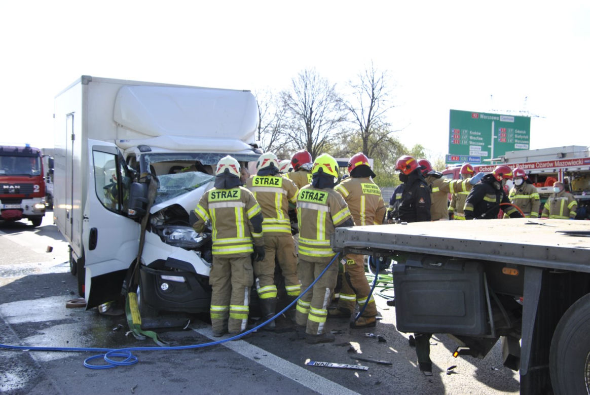 Wypadek trzech pojazdów pod Ożarowem