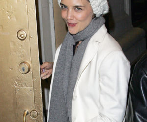 Katie Holmes rozdaje autografy