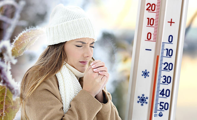 Siarczysty mróz, gęste mgły i gołoledź. Ostrzeżenie dla siedmiu województw. Weekend w Polsce jak na biegunie