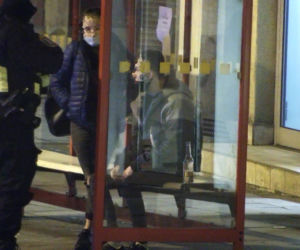 Gliwice: Palił papierosy i pił alkohol na przystanku. Twierdził, że nie wie jak się nazywa i ile ma lat [ZDJĘCIA]