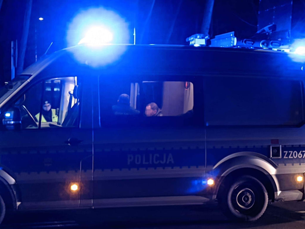 Wsiadła na motocykl z pijanym kierowcą. Skończyła w szpitalu po zderzeniu z osobówką
