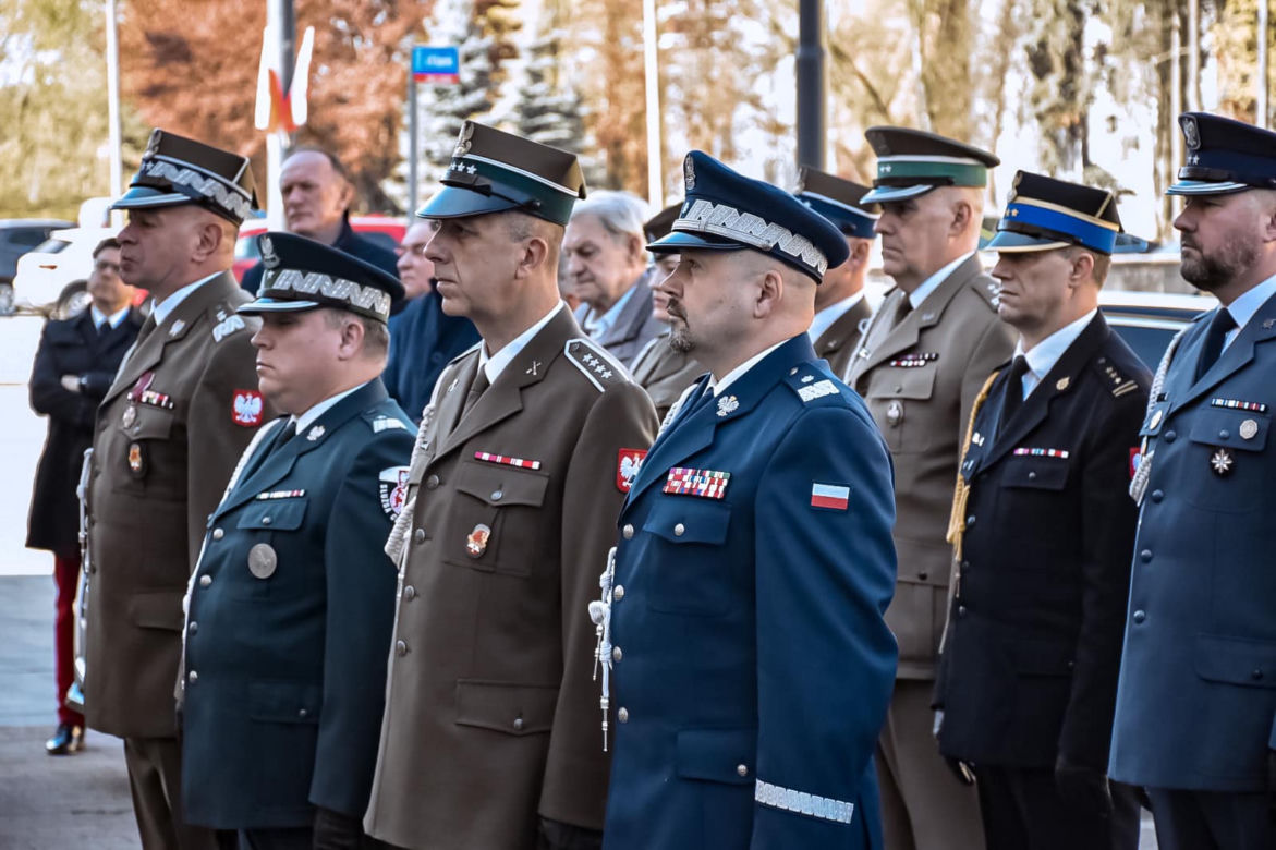 Obchody 2 maja w Olsztynie. Uroczyste podniesienie flagi na maszt [ZDJĘCIA]