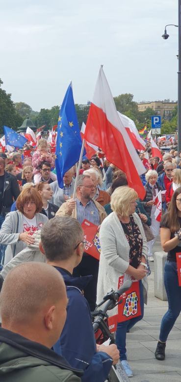 Przez Kraków przeszedł marsz solidaryzujący z warszawskim Marszem Miliona Serc