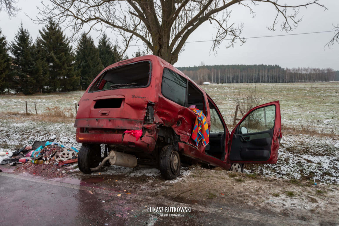 Knyszyn. Zderzenie citroena z peugeotem. Ranne trzy osoby [ZDJĘCIA]