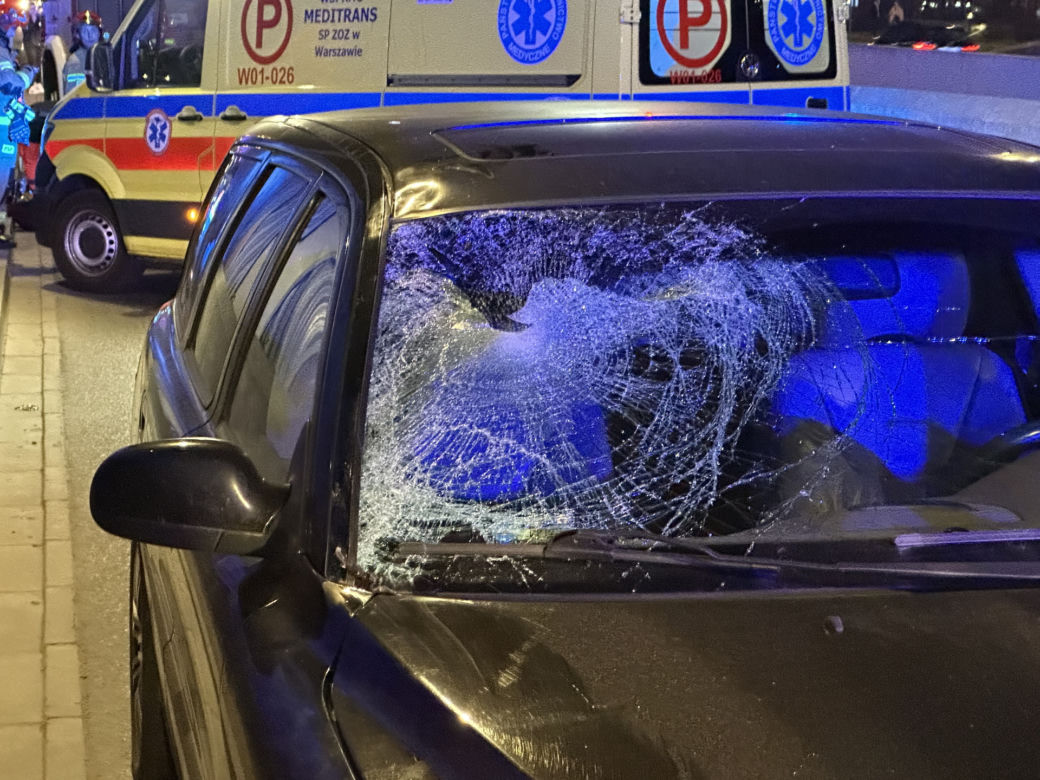 Śmierć na Prymasa Tysiąclecia. Pieszy nie przeżył zderzenia z autem 
