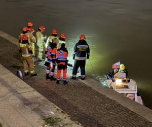 Unoszące się na wodzie ciało