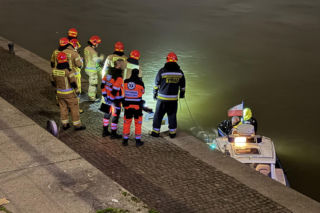 Unoszące się na wodzie ciało