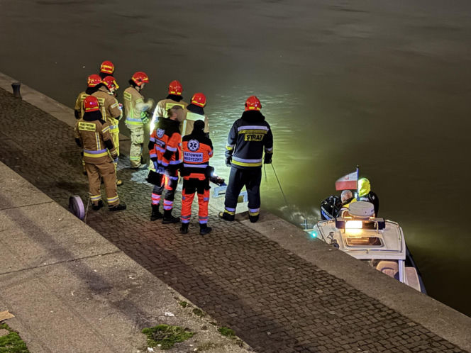 Unoszące się na wodzie ciało