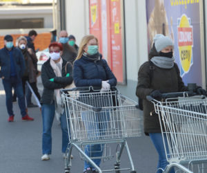 Tak warszawiacy reagują na nakaz noszenia maseczek
