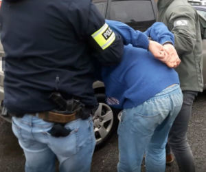 Grupa mężczyzn jest podejrzana o napaść na dwóch 13-latków i kobietę