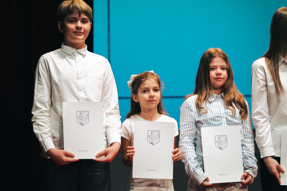 Najzdolniejsi uczniowie odebrali stypendia Prezydenta Miasta Siedlce