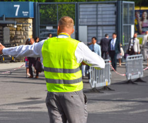 Tysiące ludzi szuka swojego szczęścia na stadionie. Kongres Świadków Jehowy przyciągnął tłumy