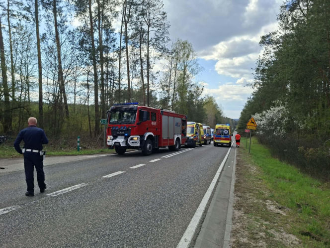 Tragedia na DK 42 Starachowice - Rudnik.  W wypadku zginął motocyklista