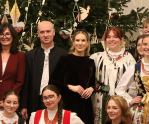 W Pałacu Prezydenckim już święta. Marta Nawrocka z rodziną ubierała choinkę