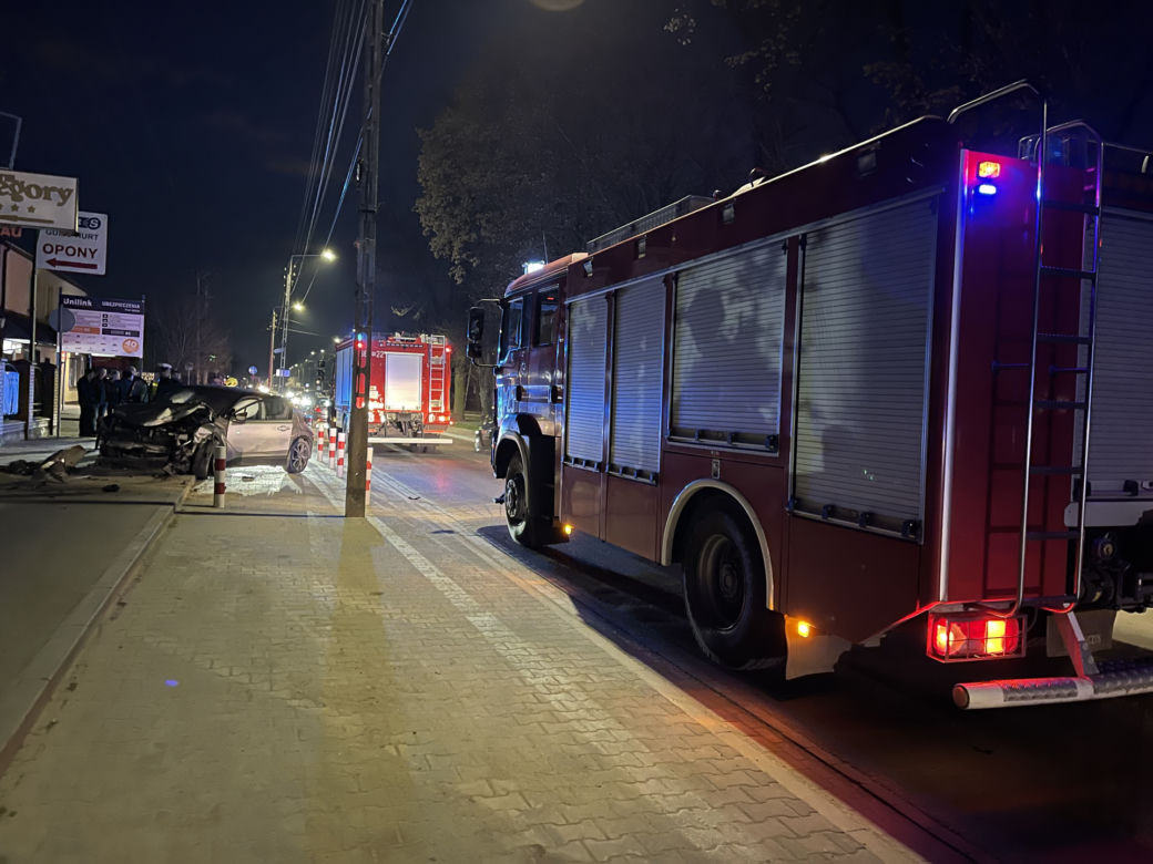 Huknął w ogrodzenie i zbiegł. W aucie była ciężarna kobieta